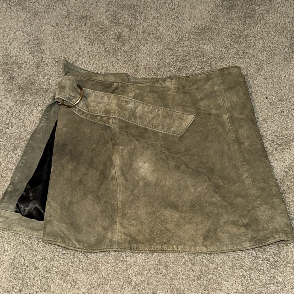 Understated Leather size small Free People suede skirt